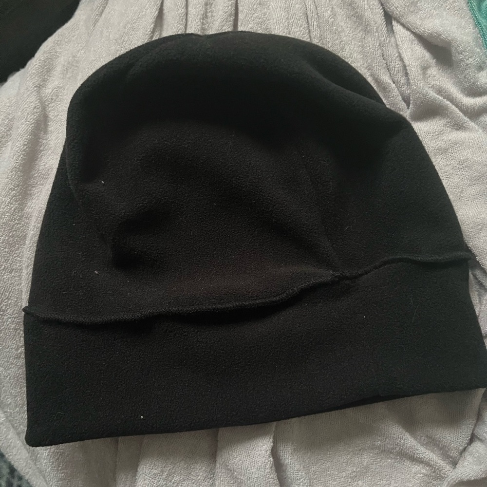 Black folded beanie